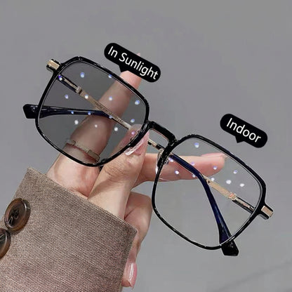 Fashion-Forward Oversized Reading Glasses for Women – Modern Photochromic & Blue Light Blocking Readers